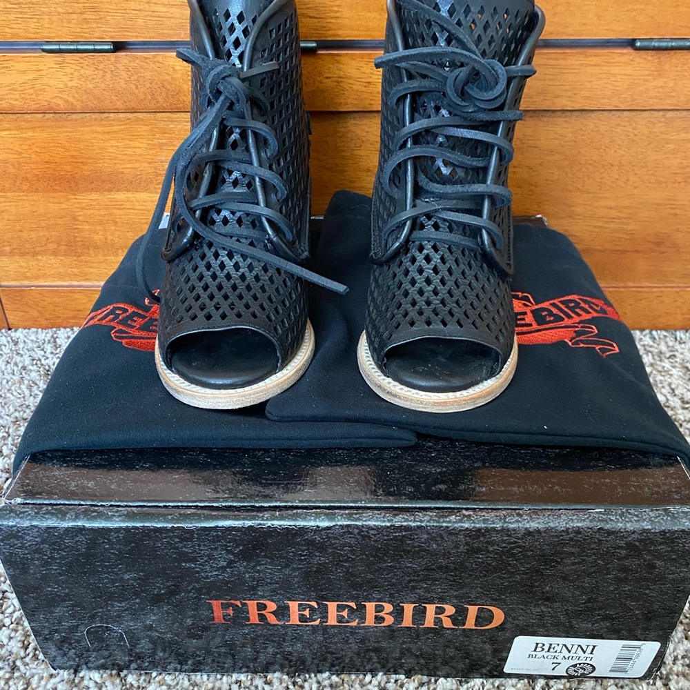 Freebird, size 7, Benni, Black Mesh Lace-Up Peep Toe Sandal/ Bootie, New in Box